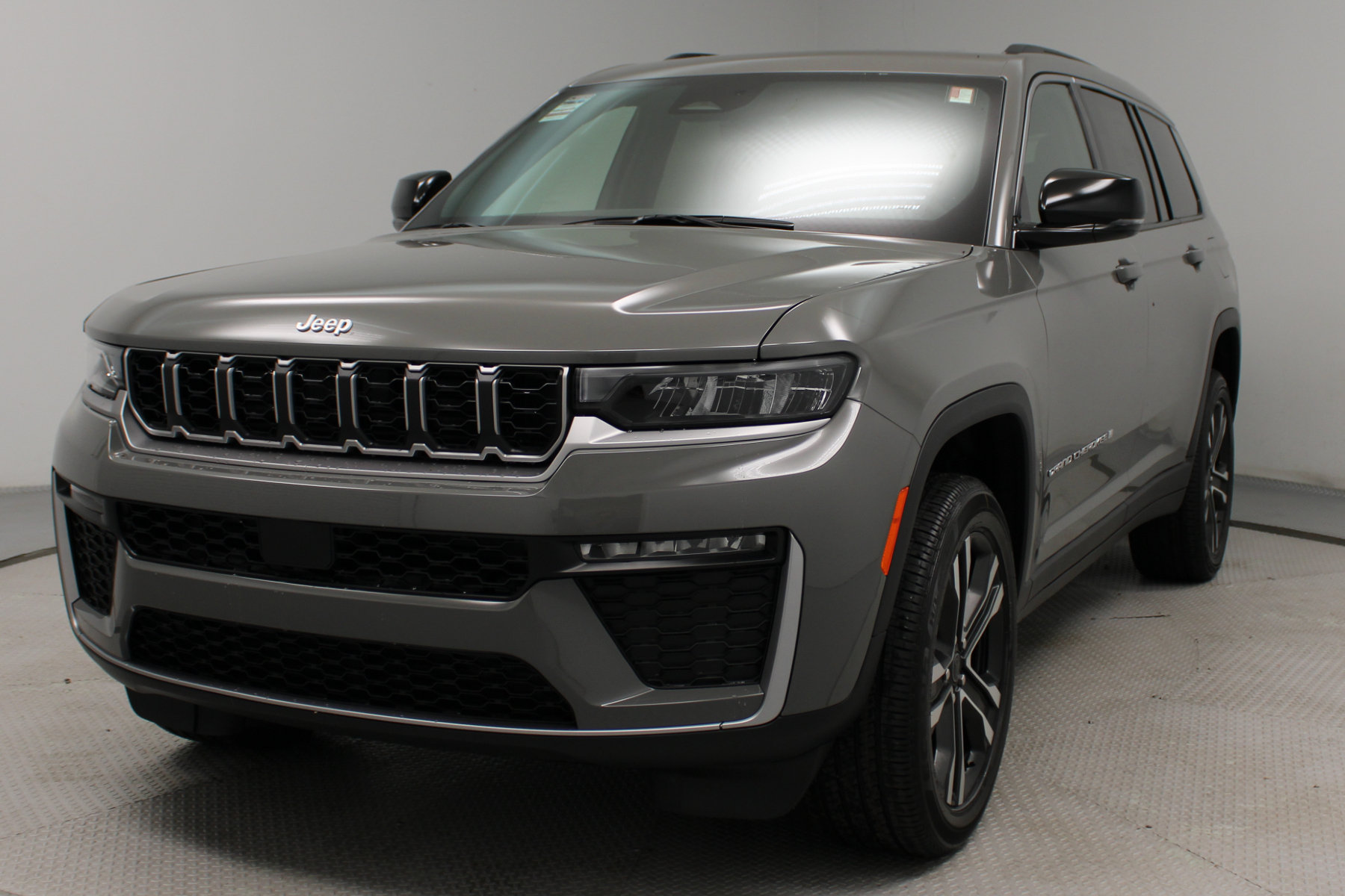 2027 Jeep Grand Cherokee L Limited - Image 2