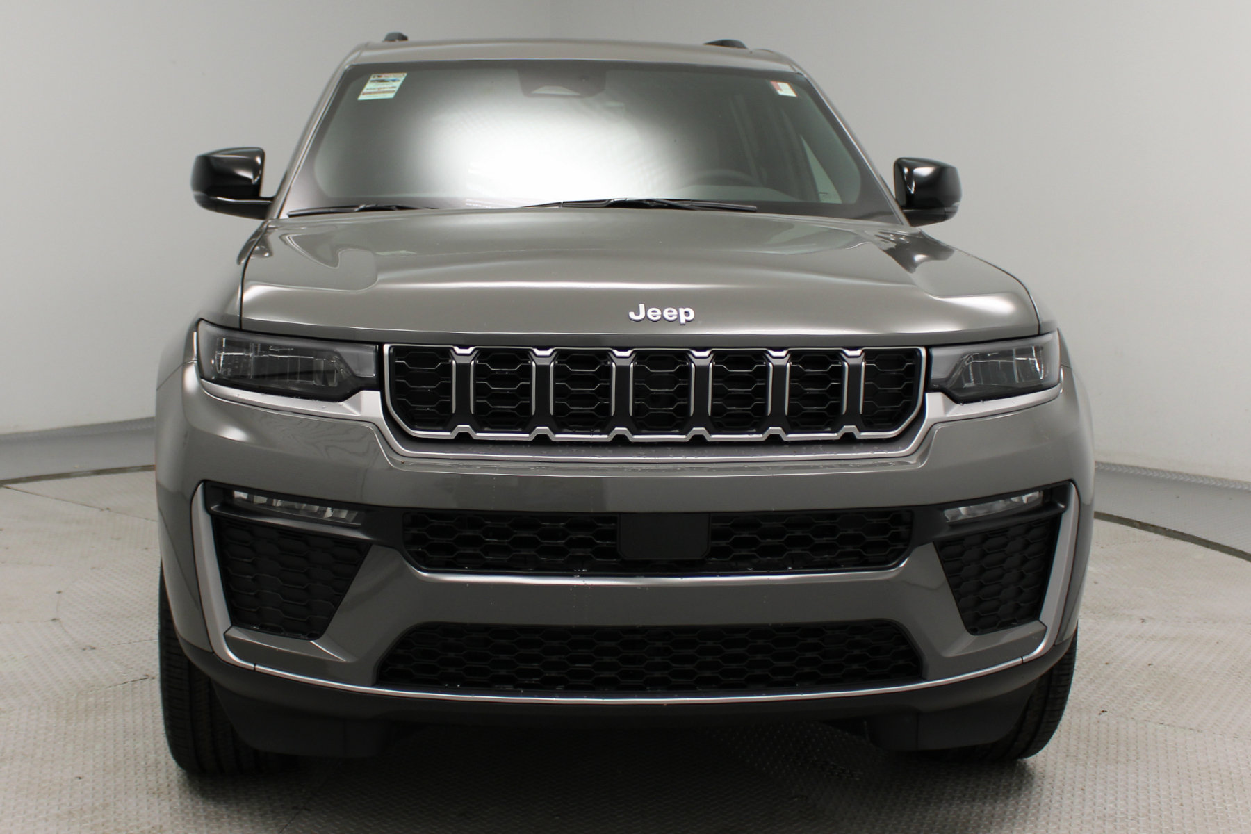 2027 Jeep Grand Cherokee L Limited - Image 3