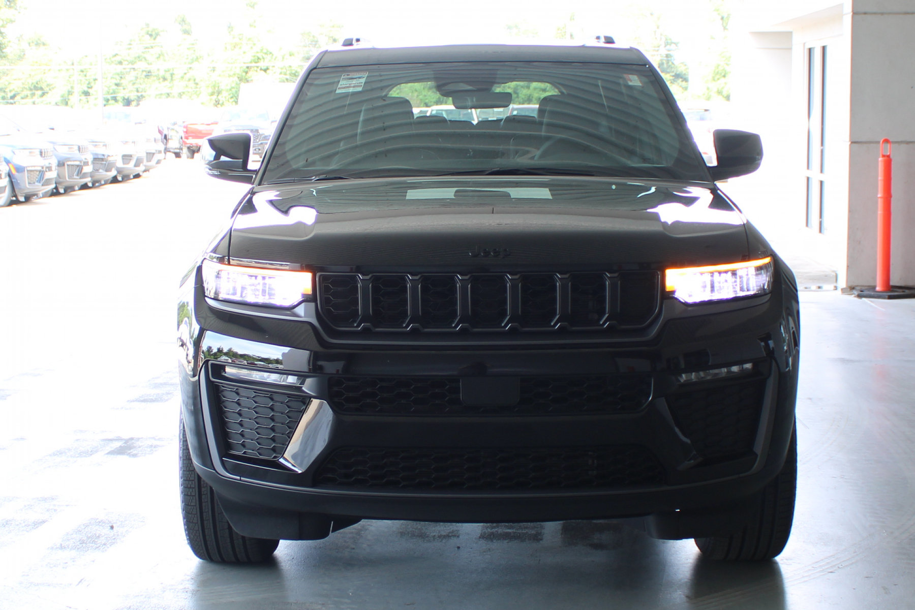 2027 Jeep Grand Cherokee L ` - Image 2
