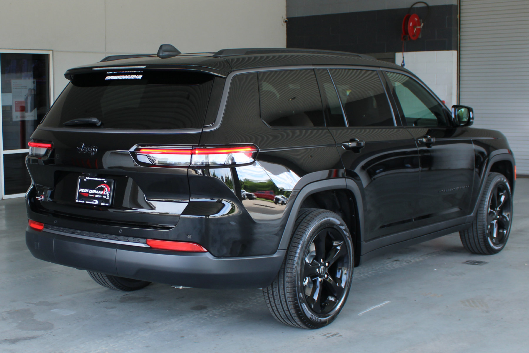2027 Jeep Grand Cherokee L ` - Image 4