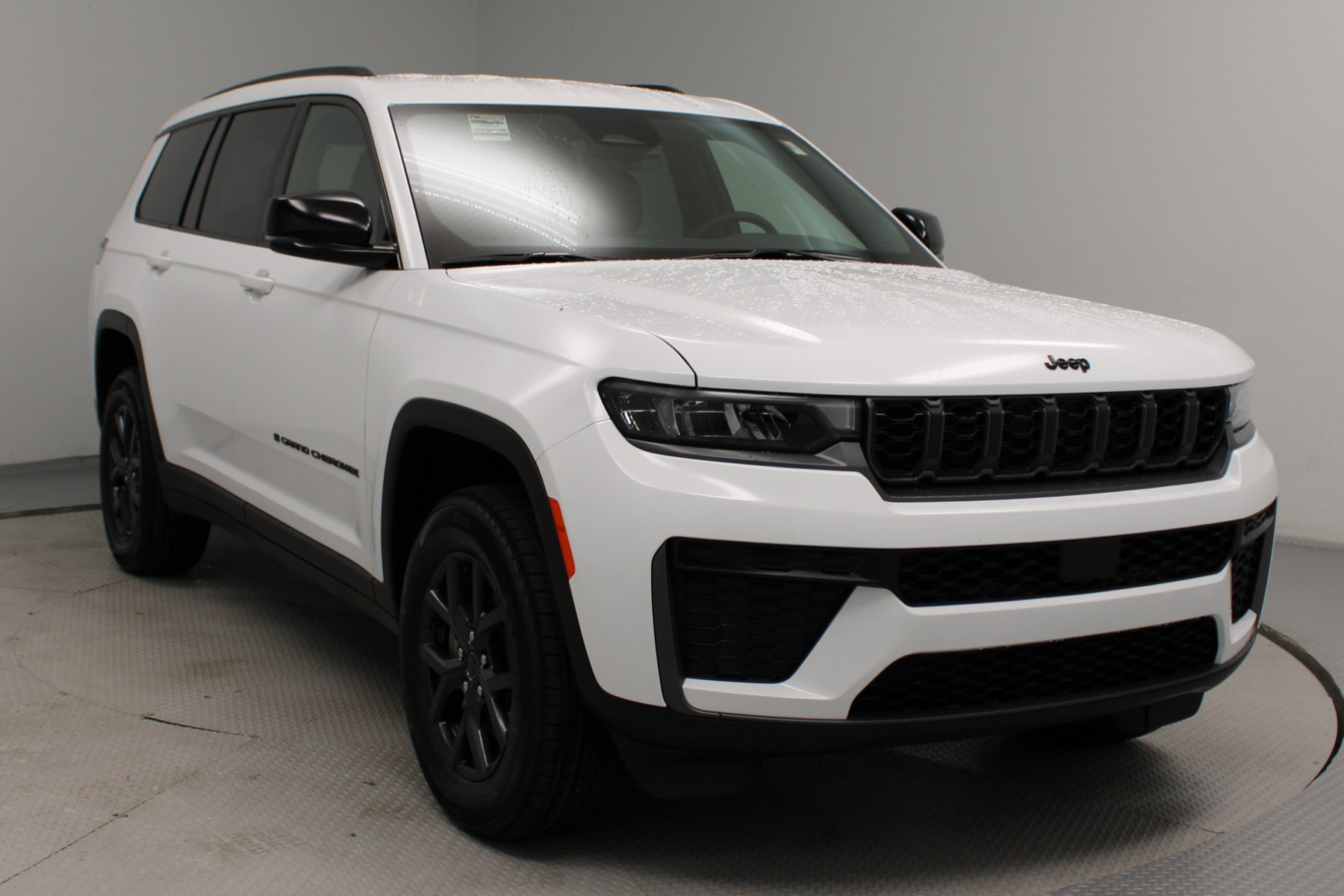 2027 Jeep Grand Cherokee L Altitude - Image 2