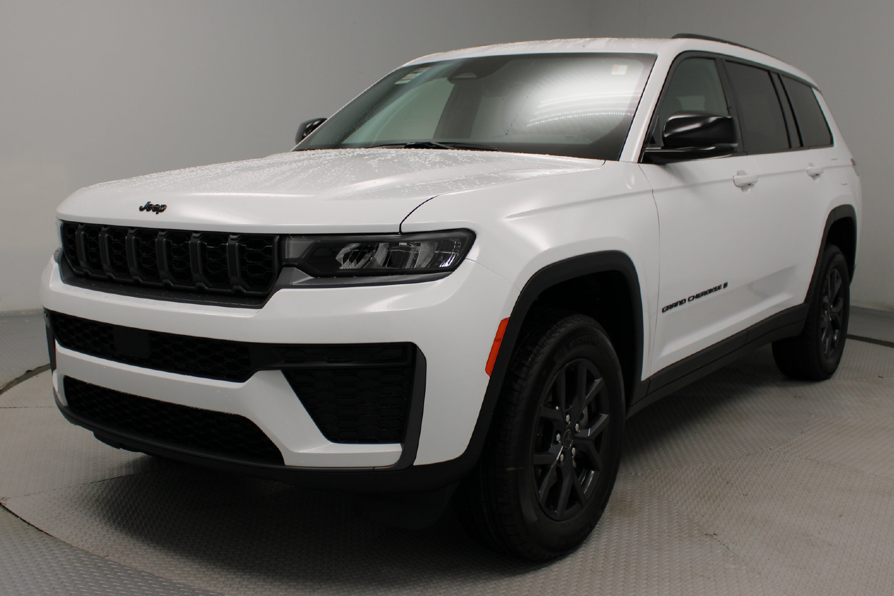 2027 Jeep Grand Cherokee L Altitude - Image 3