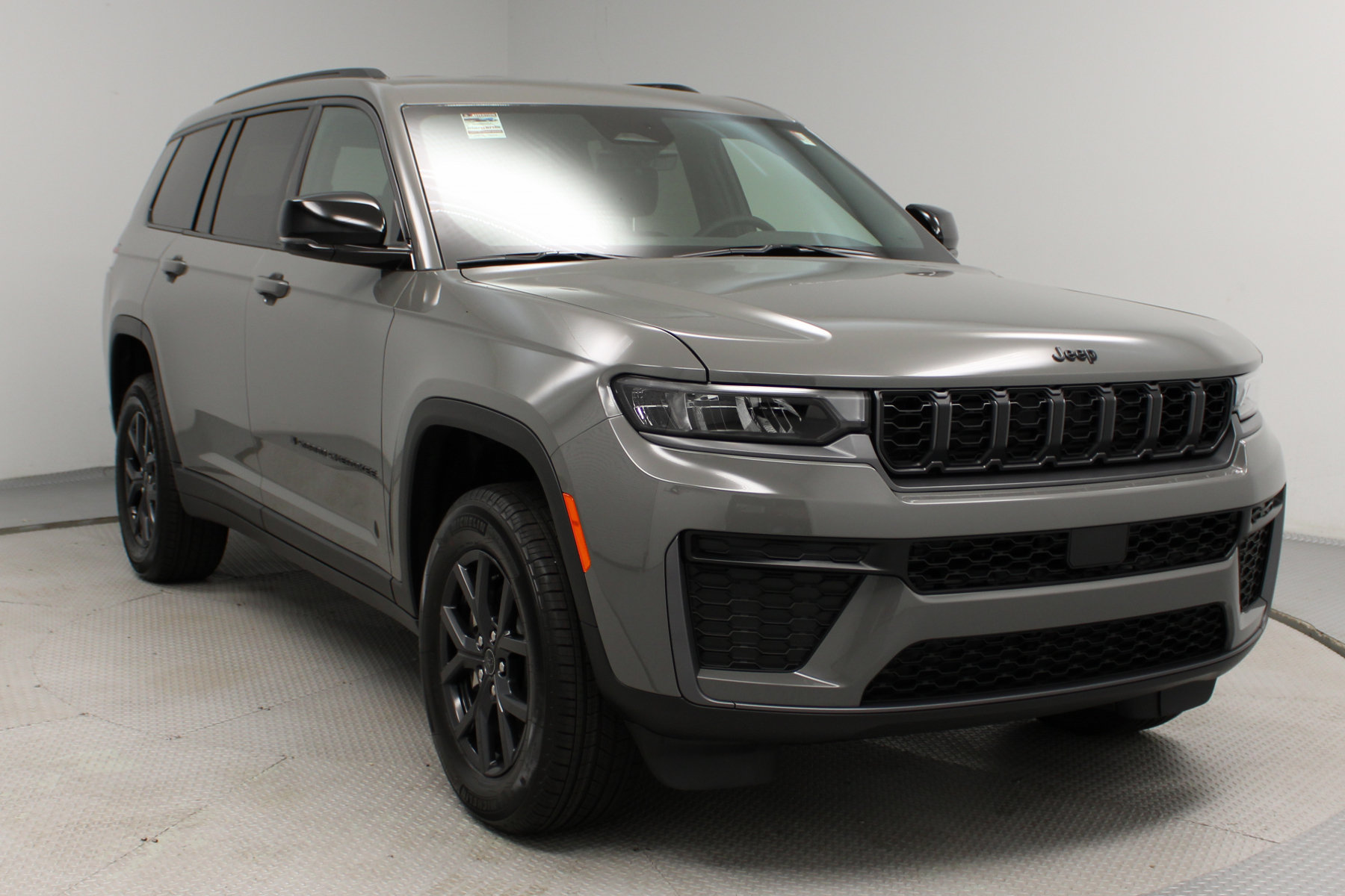 2027 Jeep Grand Cherokee L Altitude - Image 4