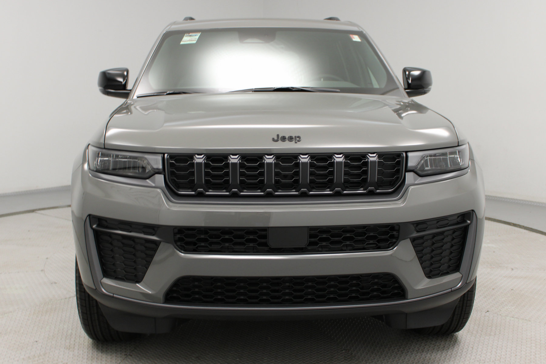 2027 Jeep Grand Cherokee L Altitude - Image 2