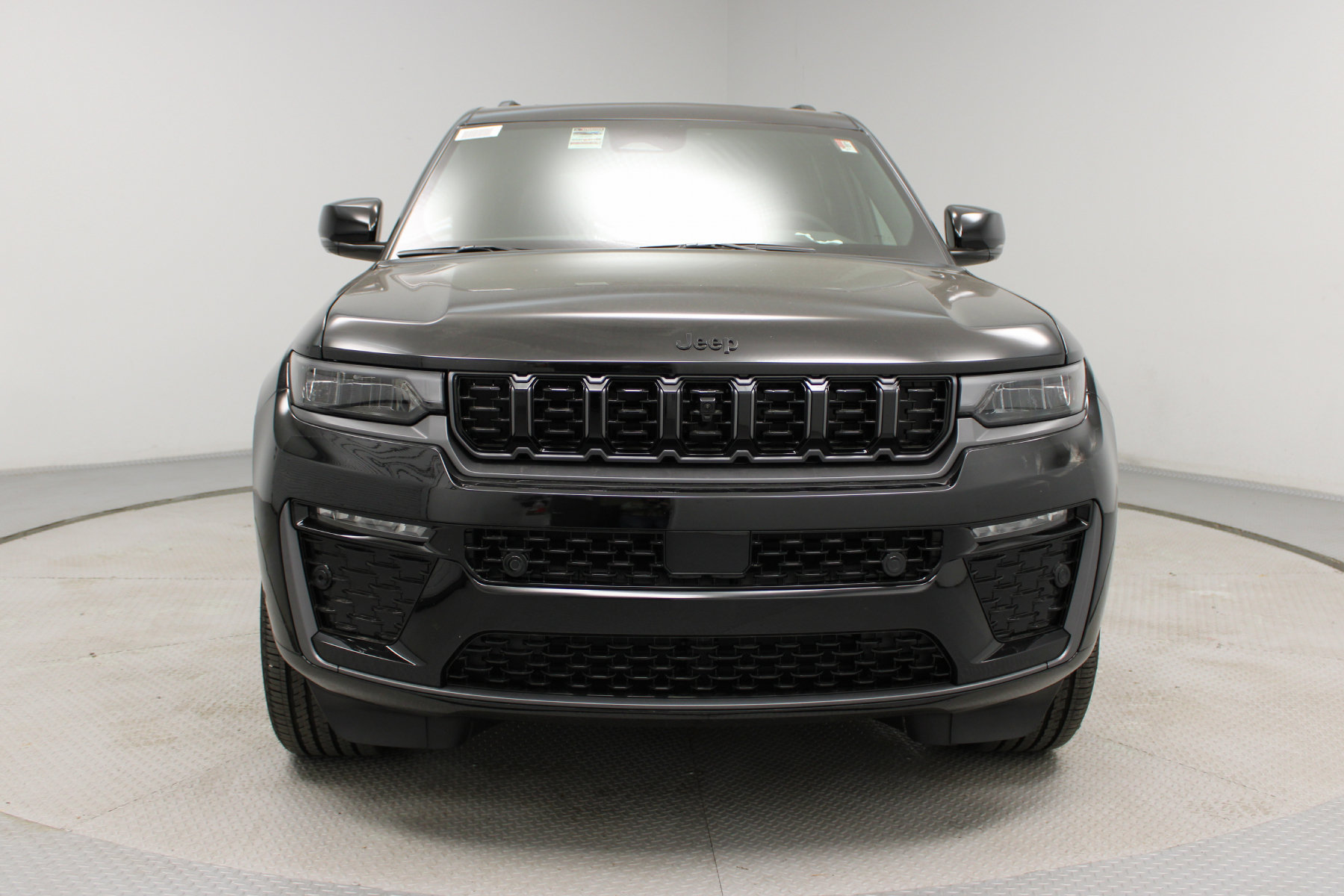 2027 Jeep Grand Cherokee Limited - Image 2