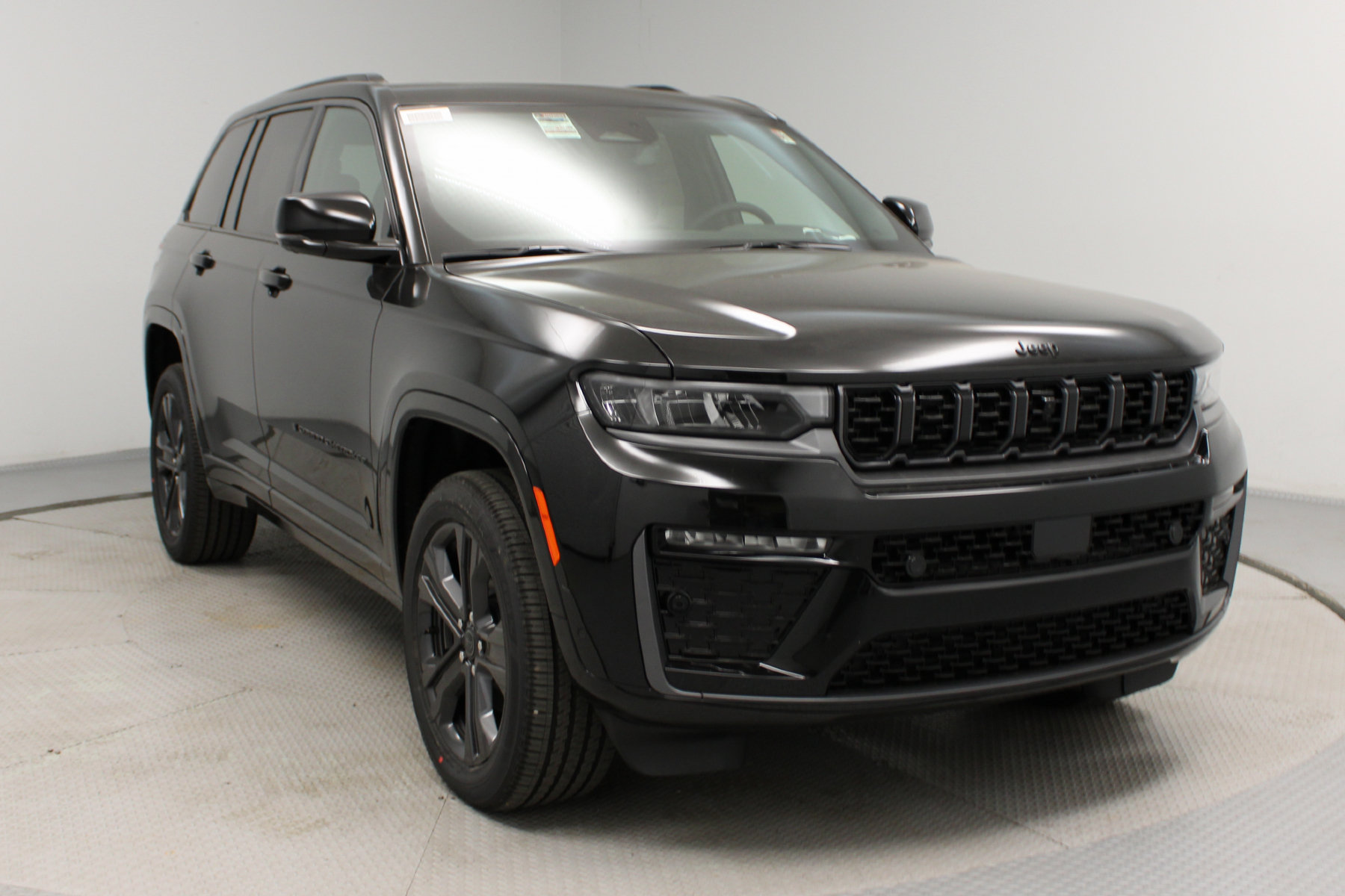 2027 Jeep Grand Cherokee Limited - Image 3