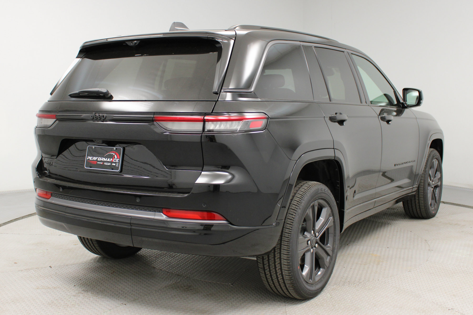 2027 Jeep Grand Cherokee Limited - Image 5