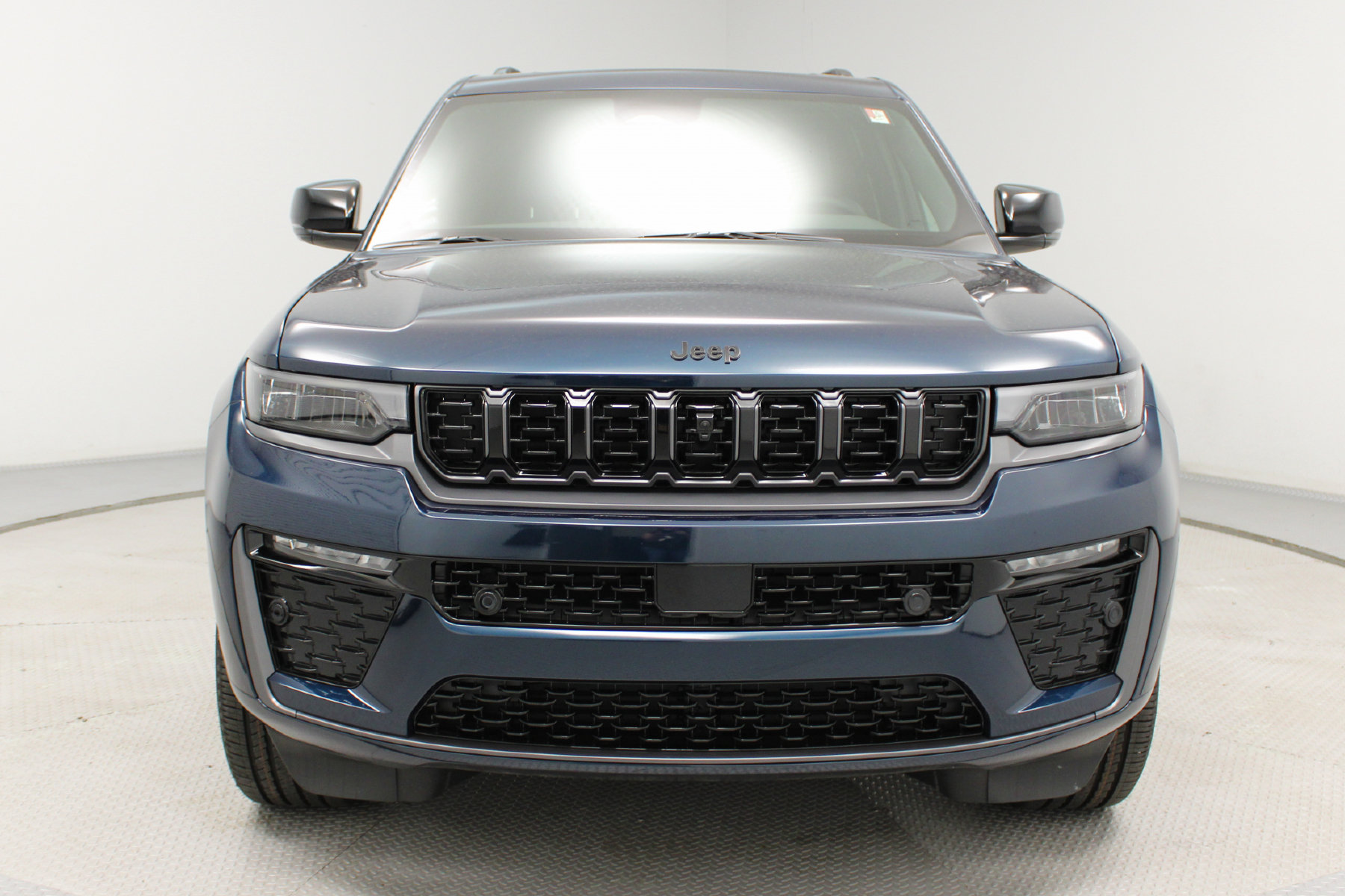2027 Jeep Grand Cherokee Limited - Image 3