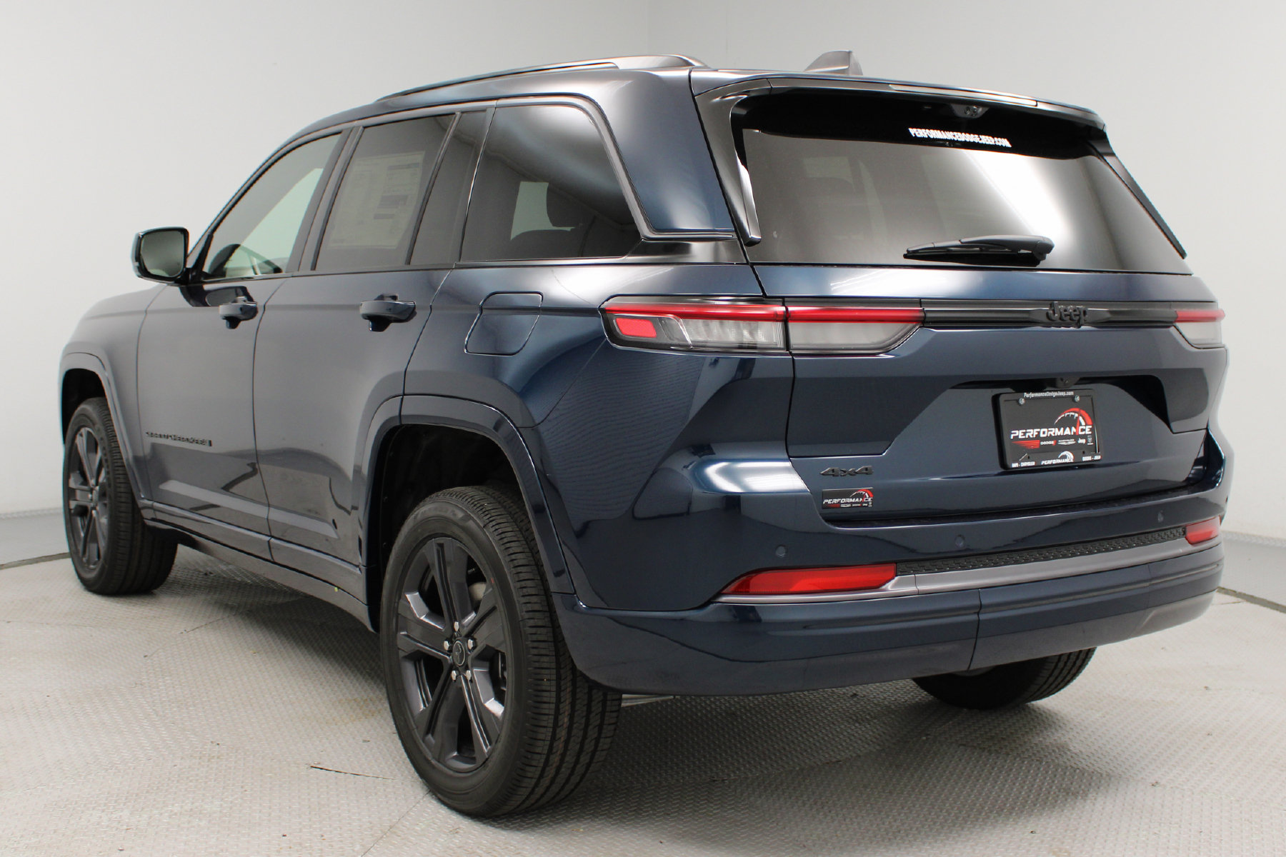 2027 Jeep Grand Cherokee Limited - Image 5