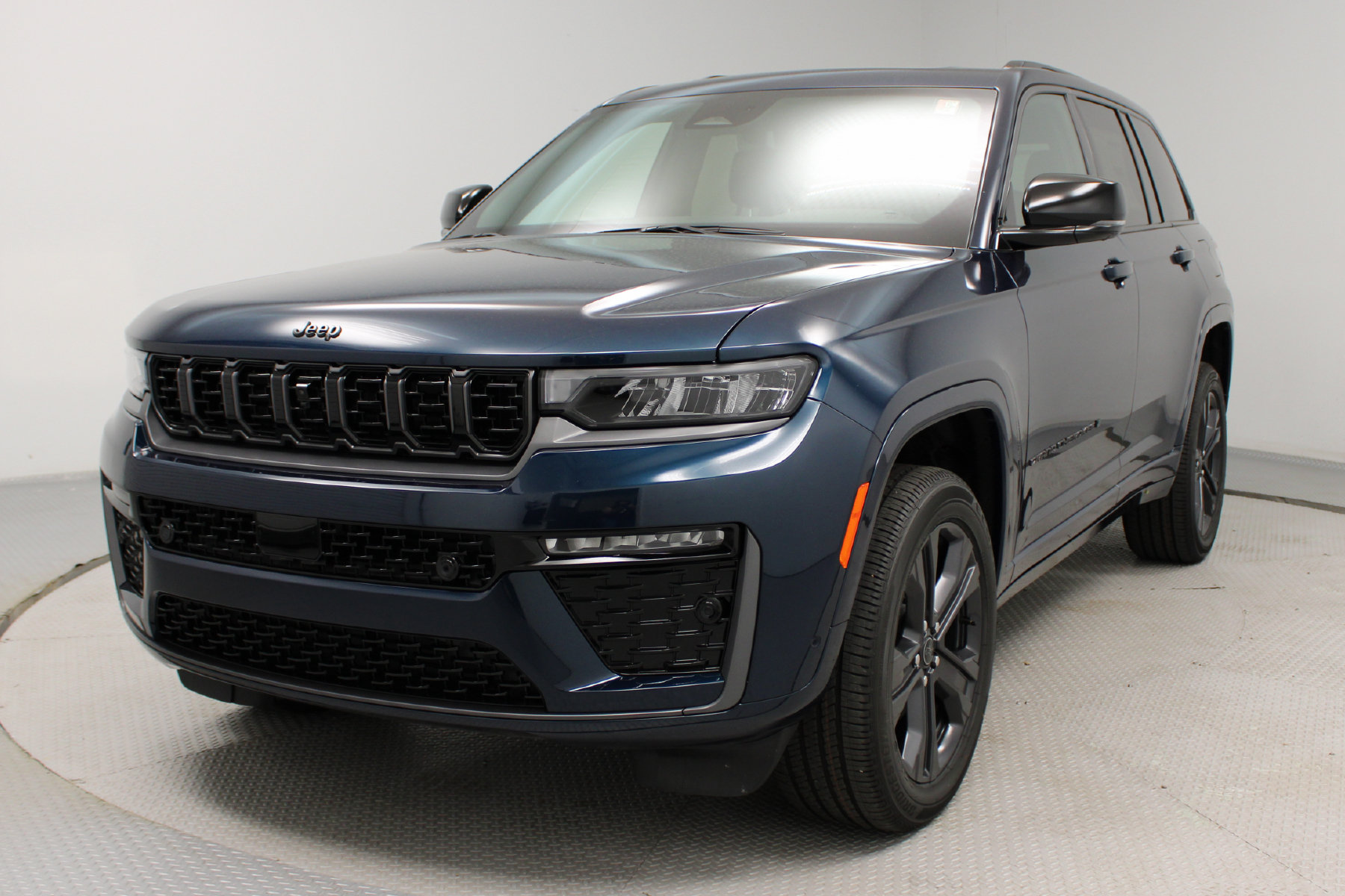 2027 Jeep Grand Cherokee Limited - Image 2