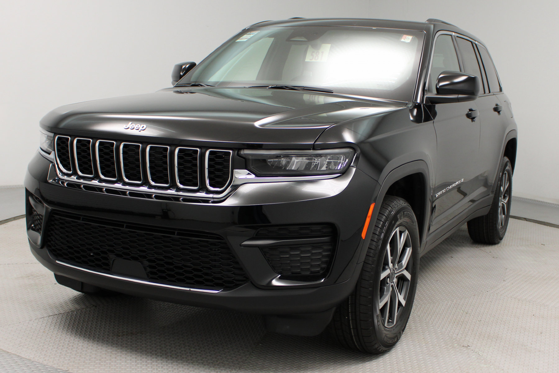 Photo 2 of 2027 Jeep Grand Cherokee Laredo