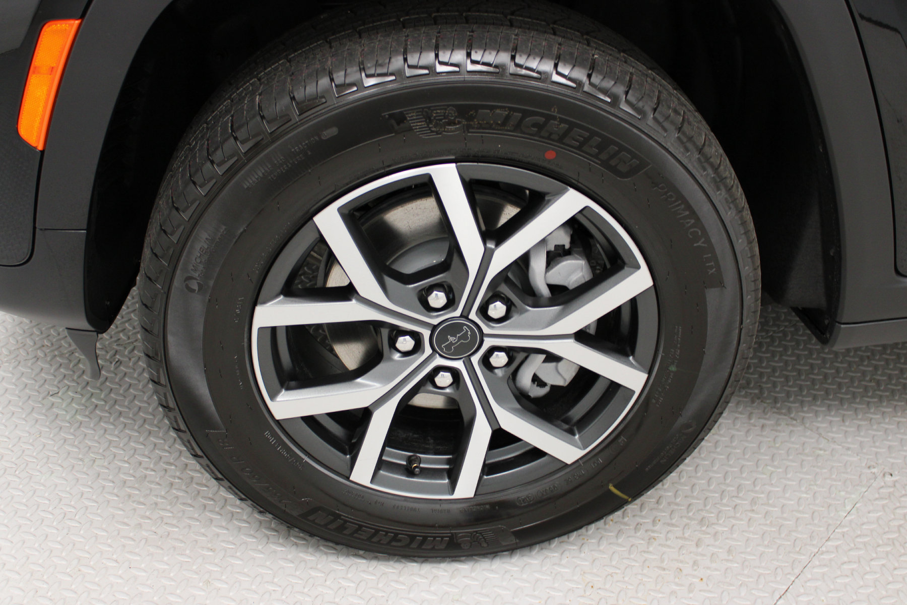 Photo 4 of 2027 Jeep Grand Cherokee Laredo