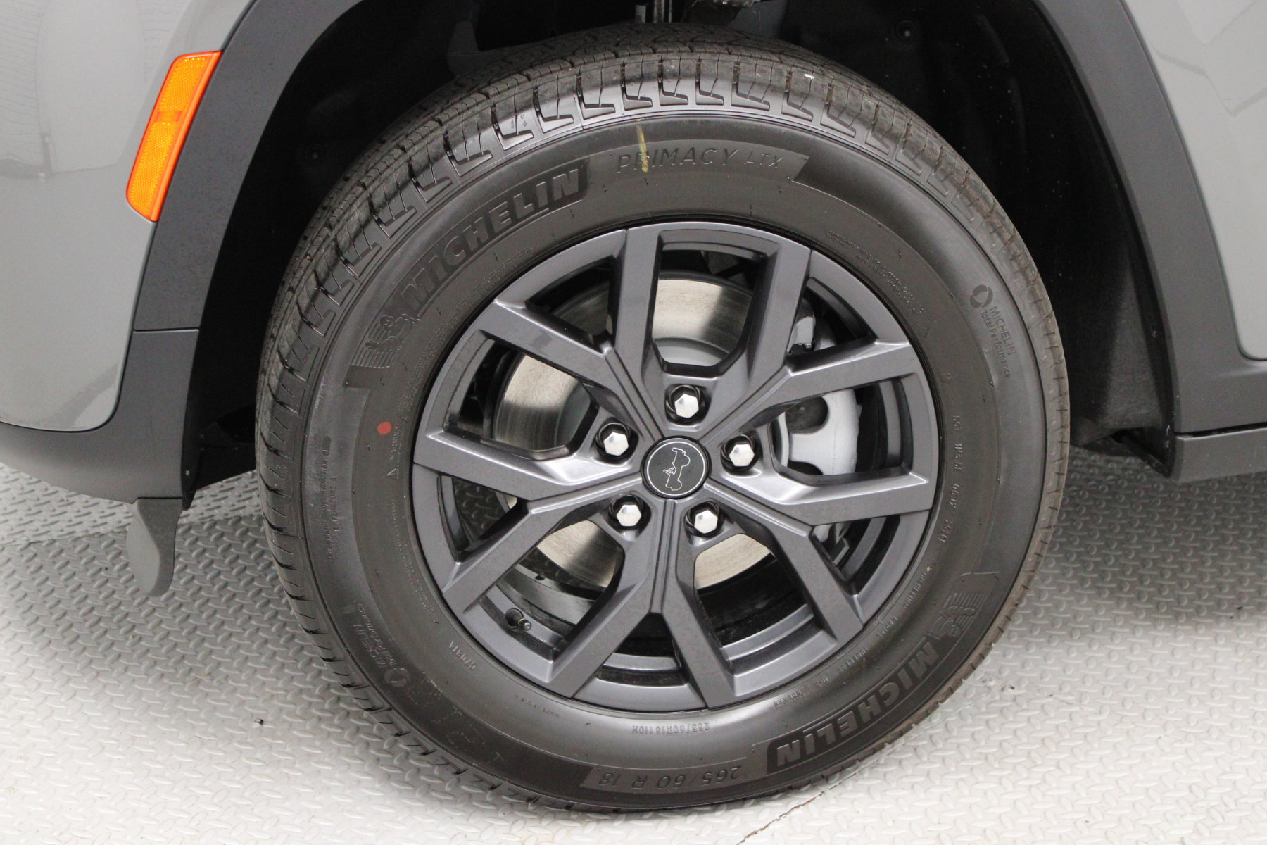 Photo 4 of 2027 Jeep Grand Cherokee Altitude