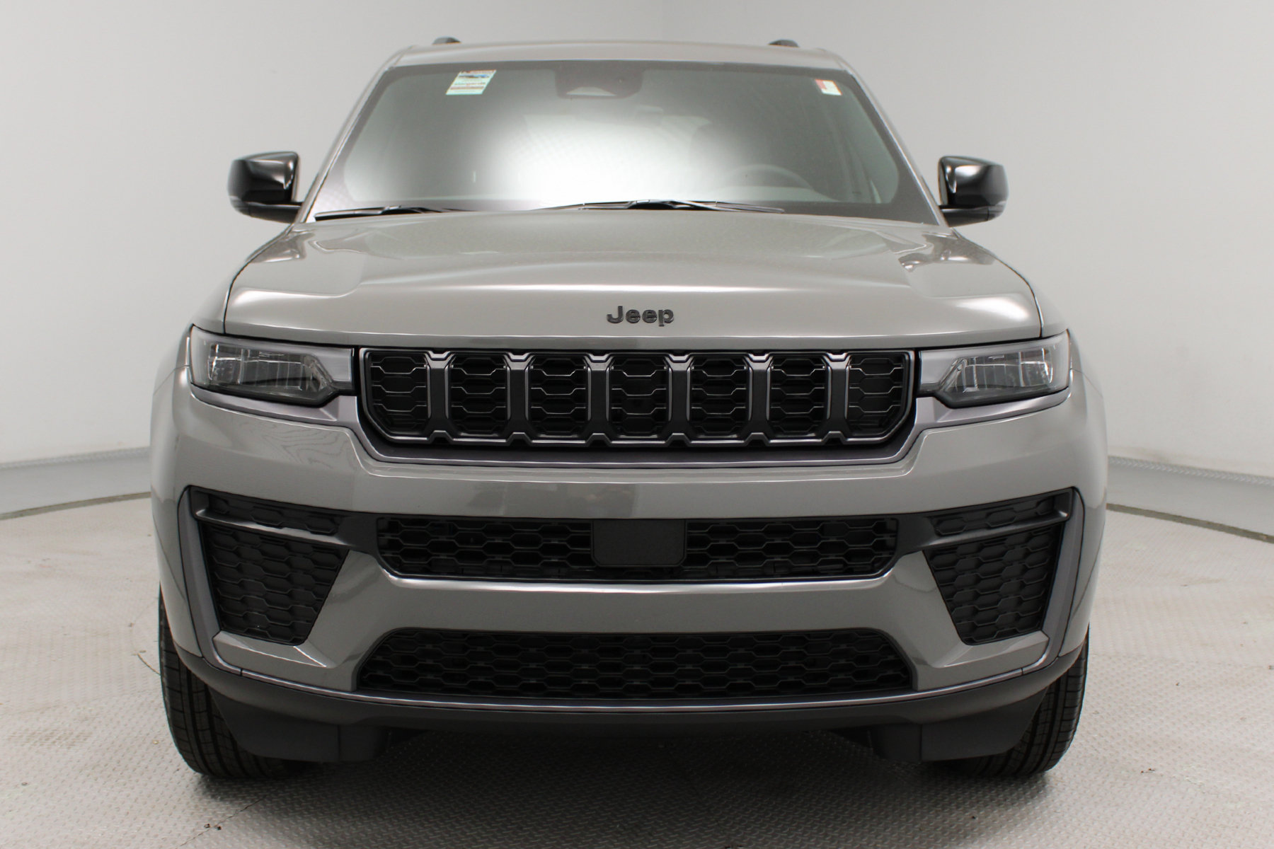 Photo 3 of 2027 Jeep Grand Cherokee Altitude