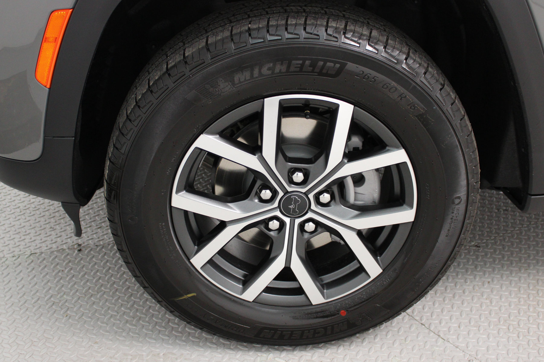 Photo 4 of 2027 Jeep Grand Cherokee Laredo