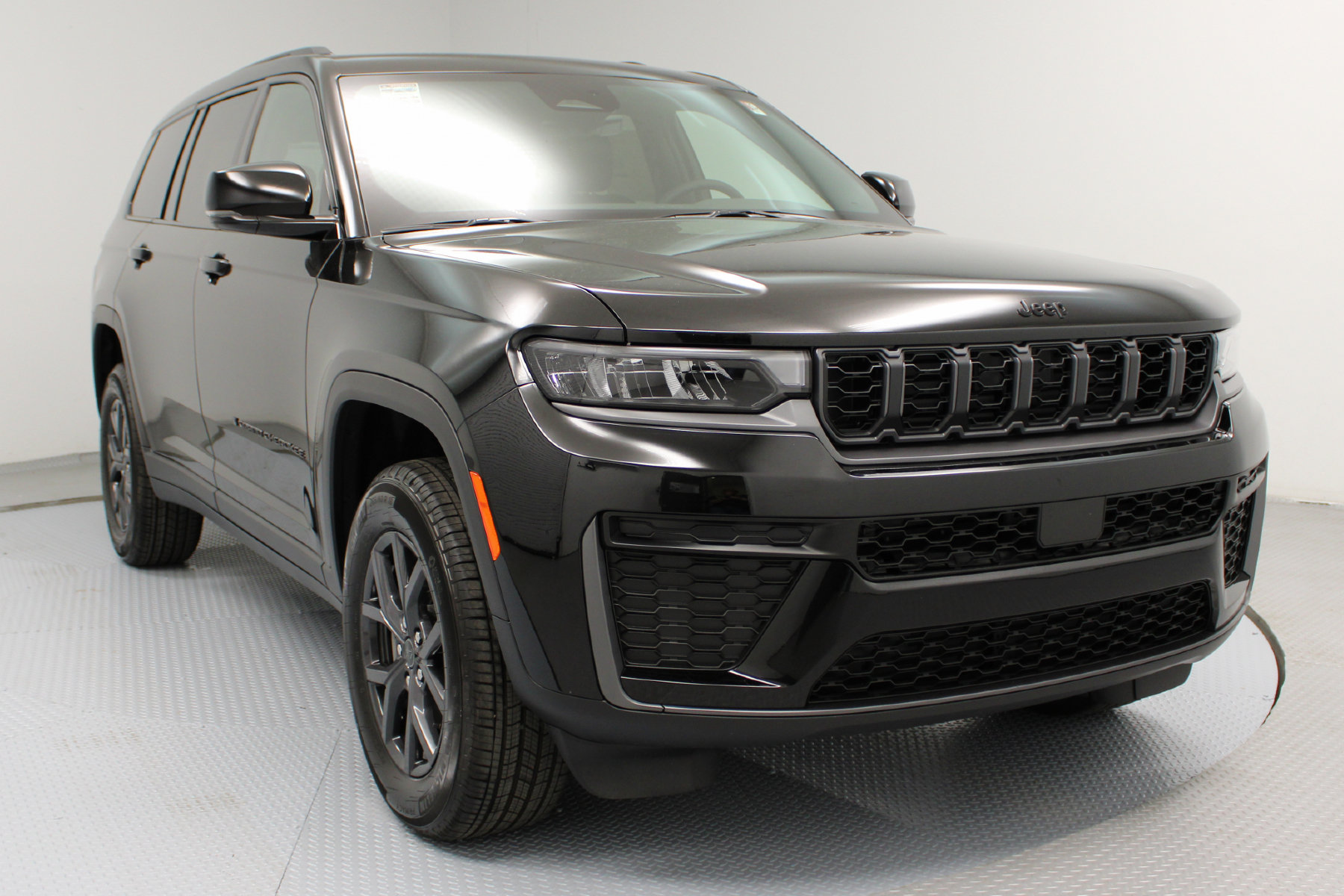 2027 Jeep Grand Cherokee L Altitude - Main Image