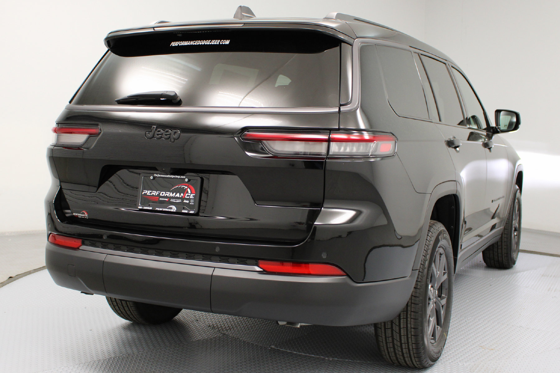 2027 Jeep Grand Cherokee L Altitude - Image 5