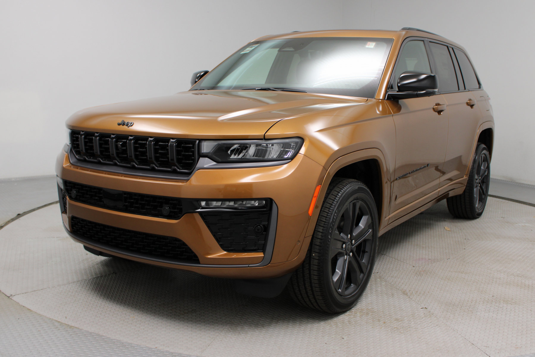 2027 Jeep Grand Cherokee Limited - Image 3