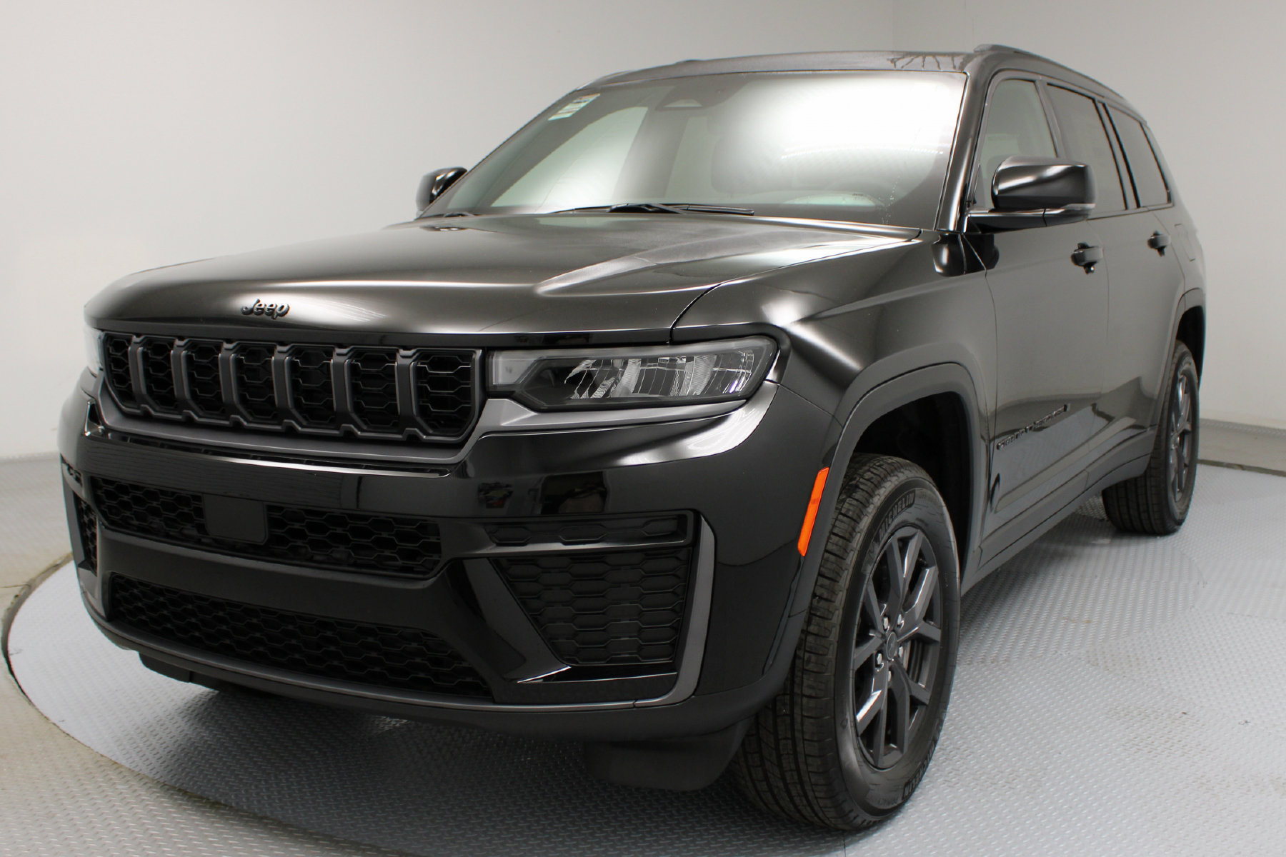 Photo 3 of 2027 Jeep Grand Cherokee L Altitude