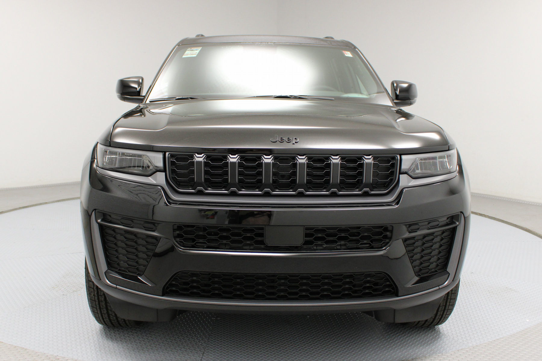 Photo 2 of 2027 Jeep Grand Cherokee L Altitude