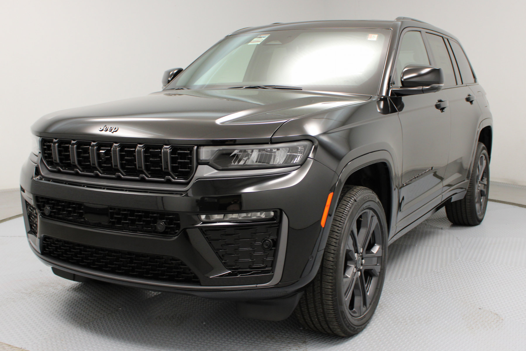 2027 Jeep Grand Cherokee L Summit - Image 3