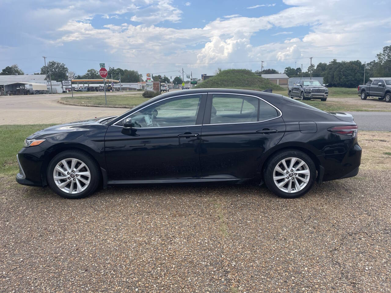 Photo 2 of 2024 Toyota Camry LE