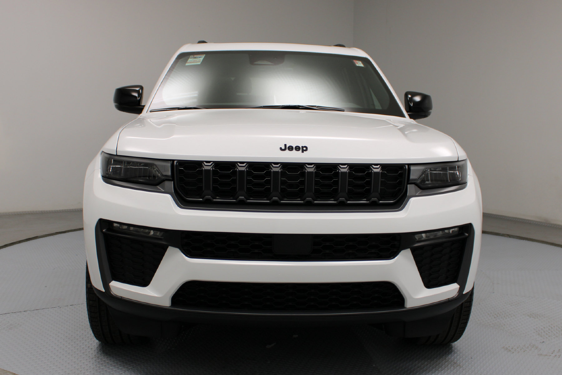 Photo 2 of 2027 Jeep Grand Cherokee L Limited