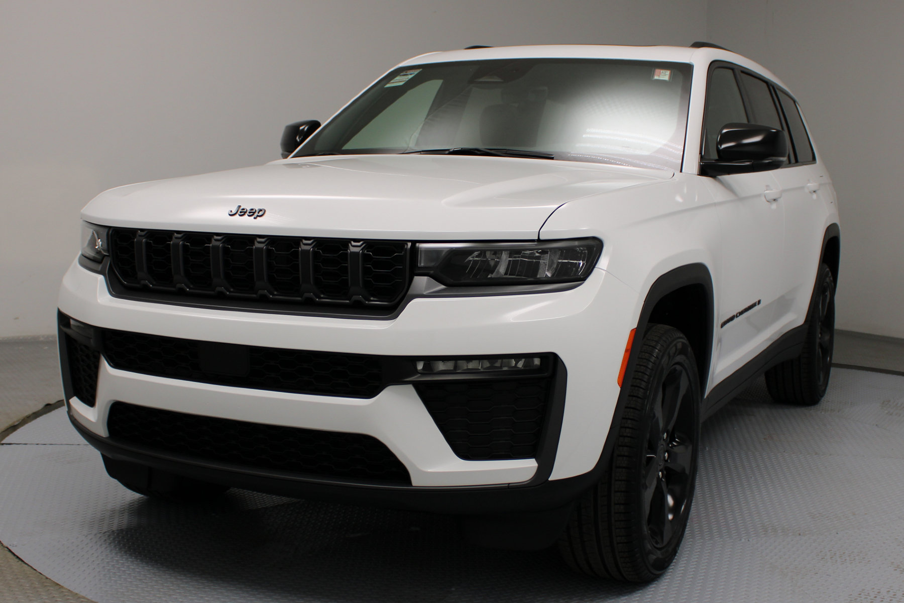 Photo 3 of 2027 Jeep Grand Cherokee L Limited