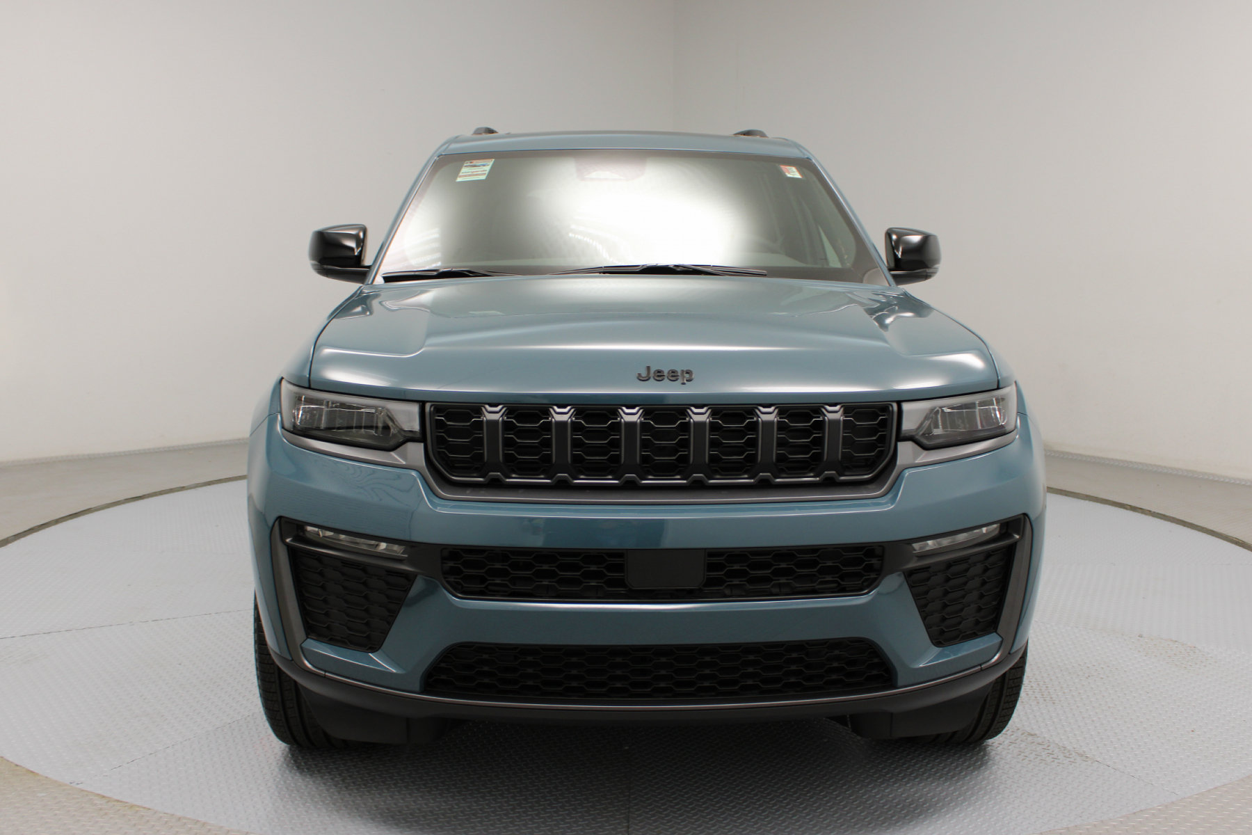 2027 Jeep Grand Cherokee L Limited - Image 2
