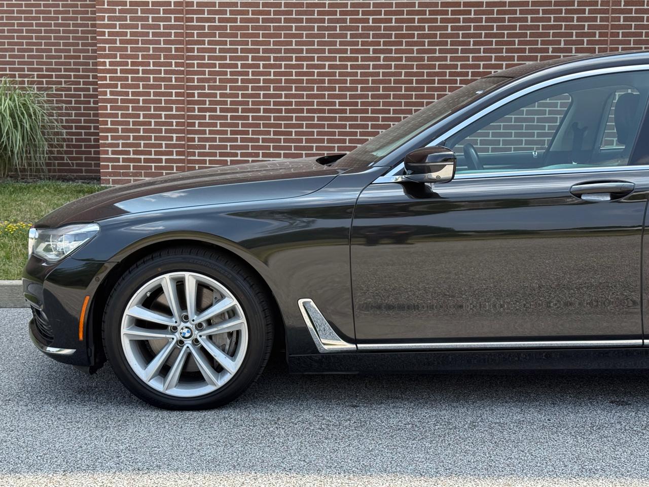 2017 BMW 7 Series 750i xDrive - Image 5