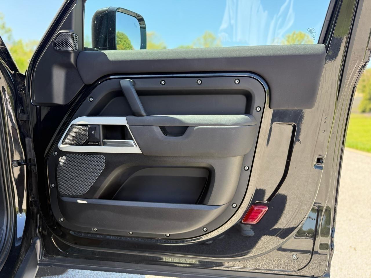 2023 Land Rover Defender S - Photo 32