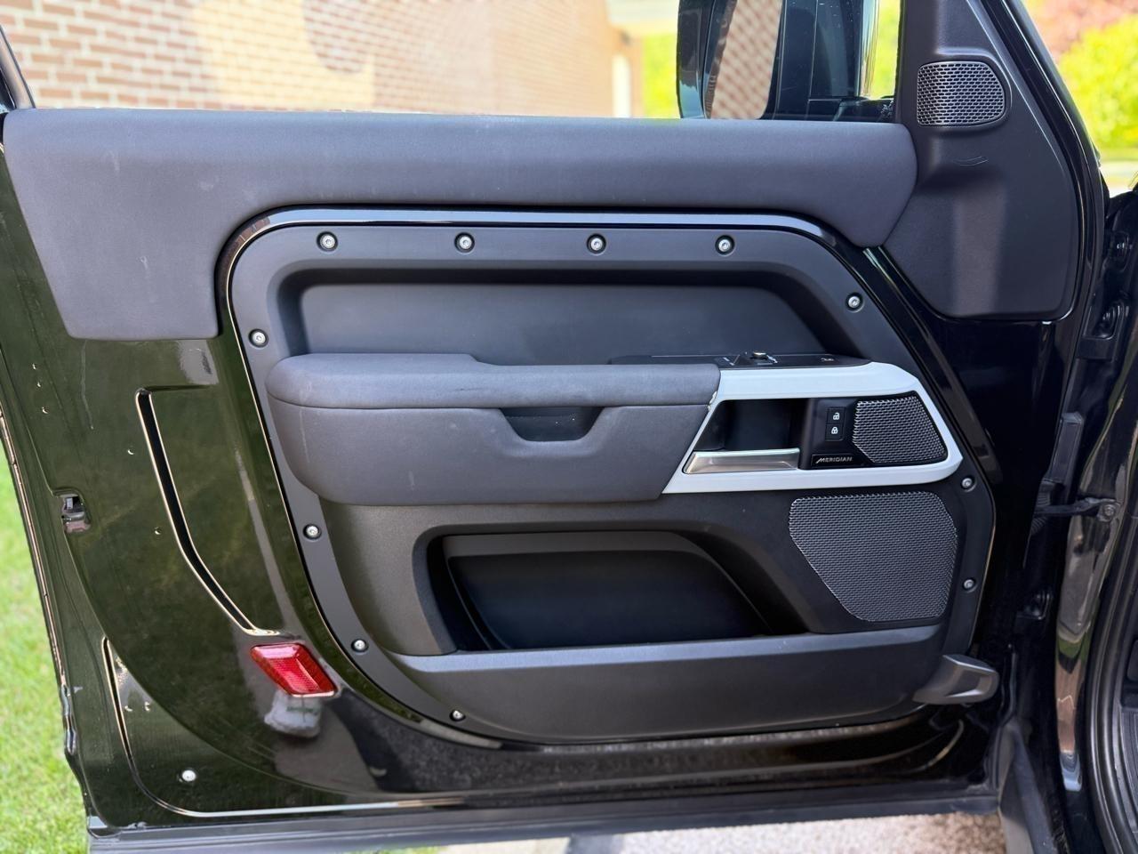 2023 Land Rover Defender S - Photo 31