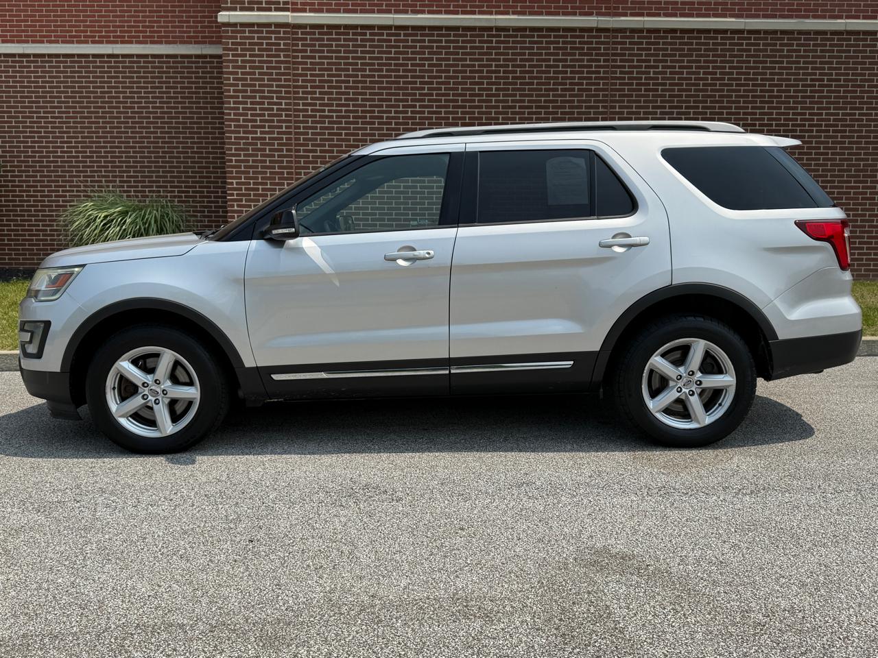 2017 Ford Explorer XLT - Image 5