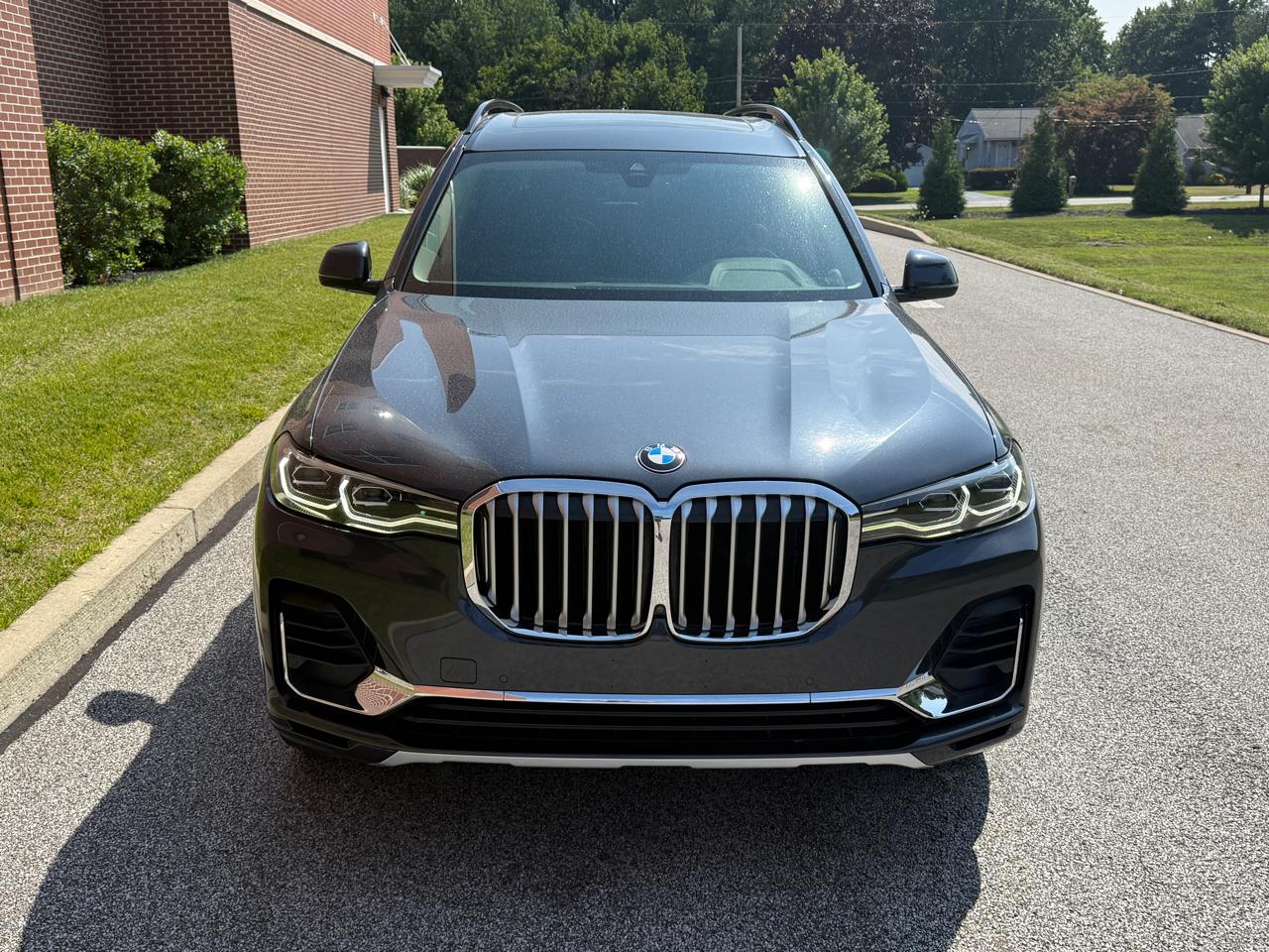 Photo 2 of 2021 BMW X7 xDrive40i