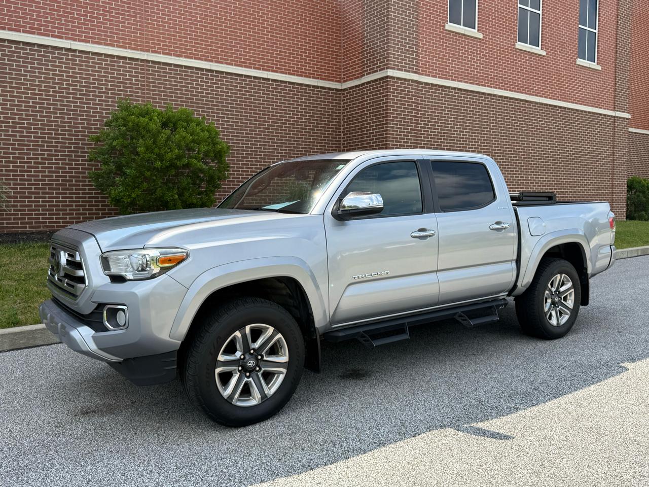 Photo 4 of 2018 Toyota Tacoma SR Double Cab 5' Bed V6 4x4 AT (Natl)