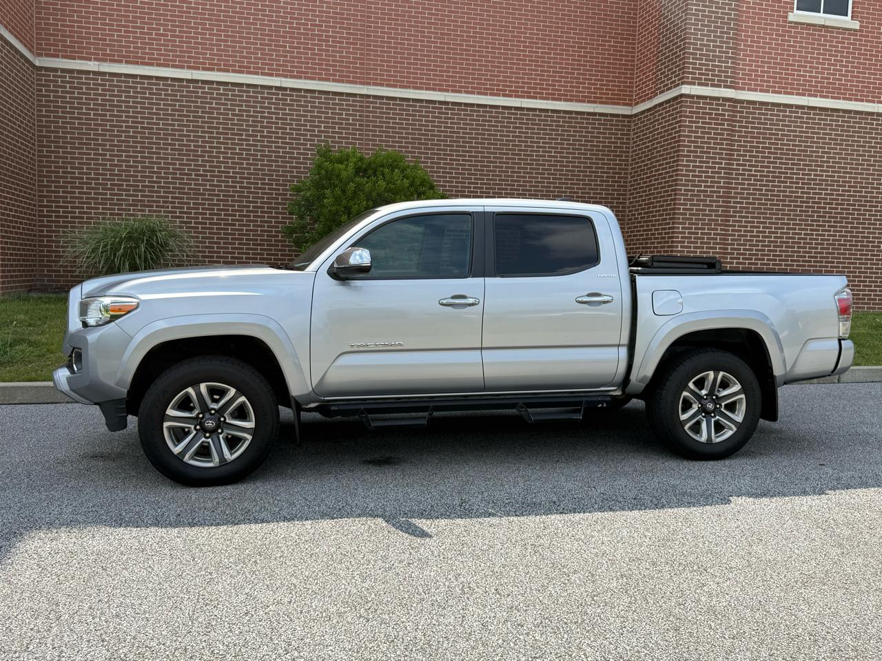 Photo 5 of 2018 Toyota Tacoma SR Double Cab 5' Bed V6 4x4 AT (Natl)