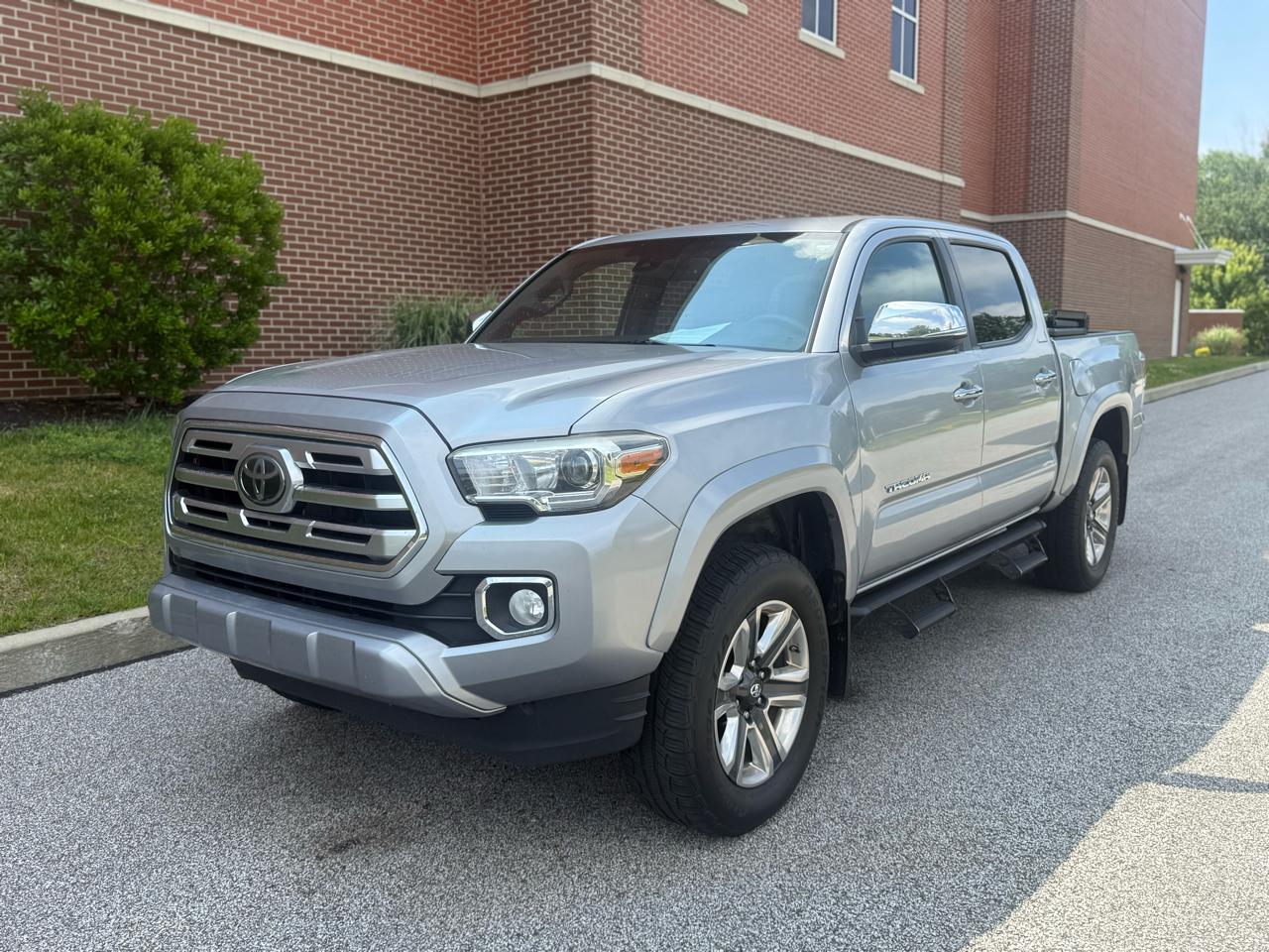 Photo 3 of 2018 Toyota Tacoma SR Double Cab 5' Bed V6 4x4 AT (Natl)