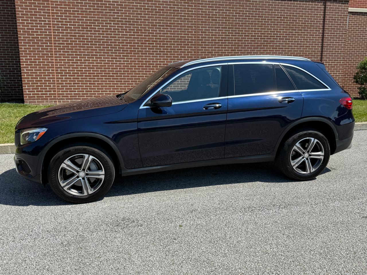 2016 Mercedes-Benz GLC GLC 300 4MATIC - Image 4