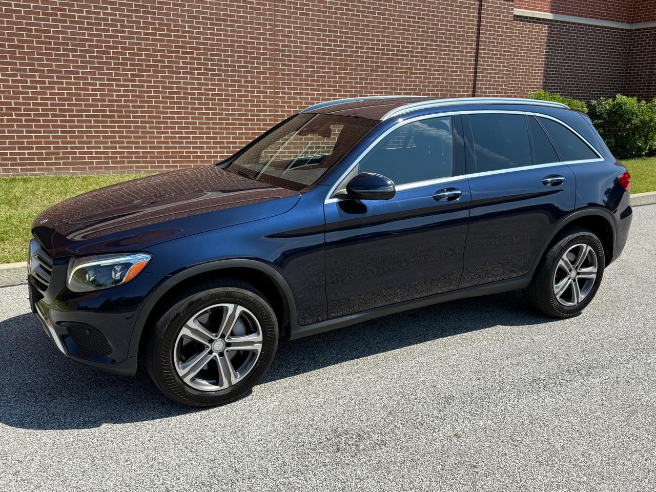 2016 Mercedes-Benz GLC GLC 300 4MATIC - Image 3