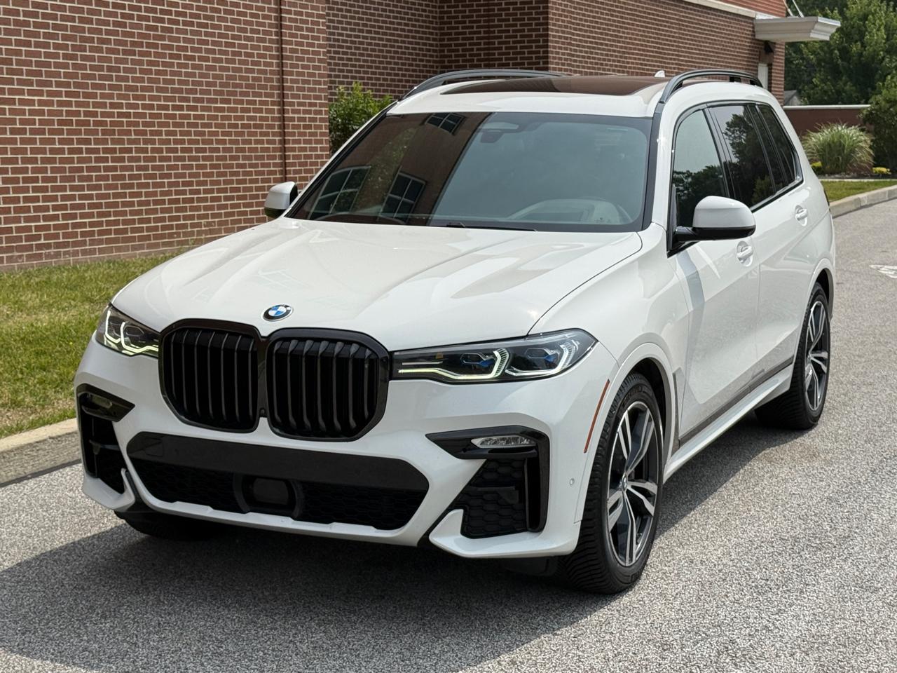 2021 BMW X7 M50i - Main Image