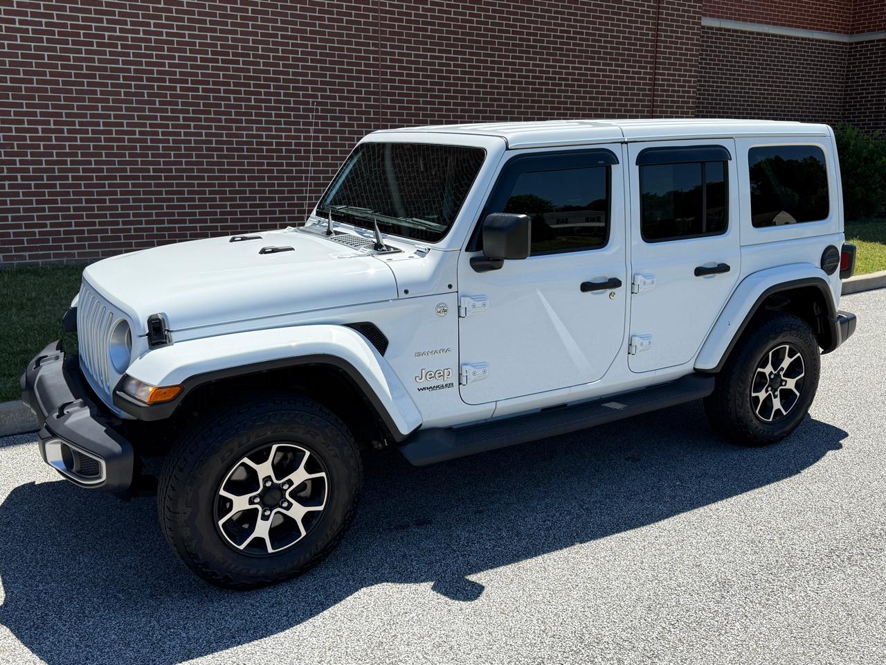 2018 Jeep Wrangler Unlimited Sahara - Image 3