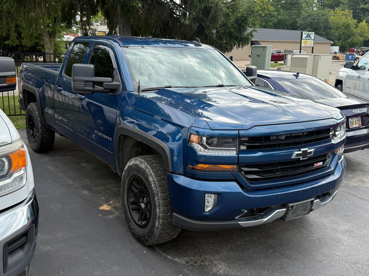 Photo 2 of 2017 Chevrolet Silverado 1500 LT