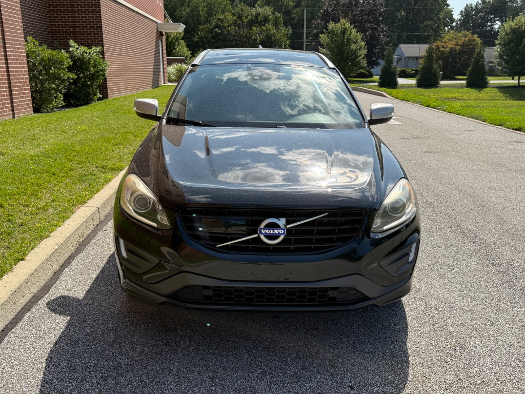 Photo 2 of 2017 Volvo XC60 T6 R-Design