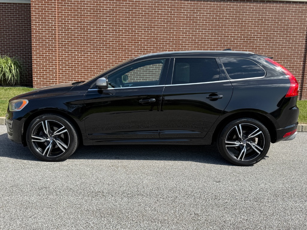 Photo 5 of 2017 Volvo XC60 T6 R-Design