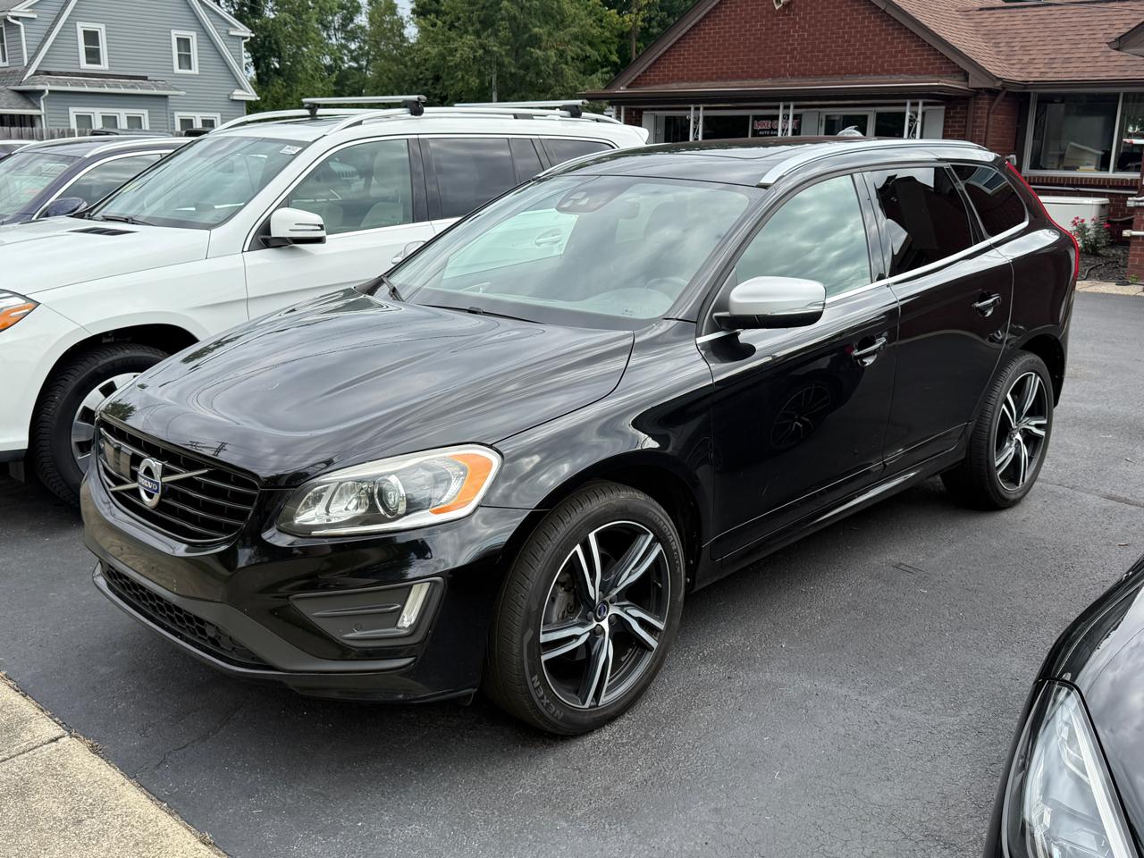 Photo 1 of 2017 Volvo XC60 T6 R-Design