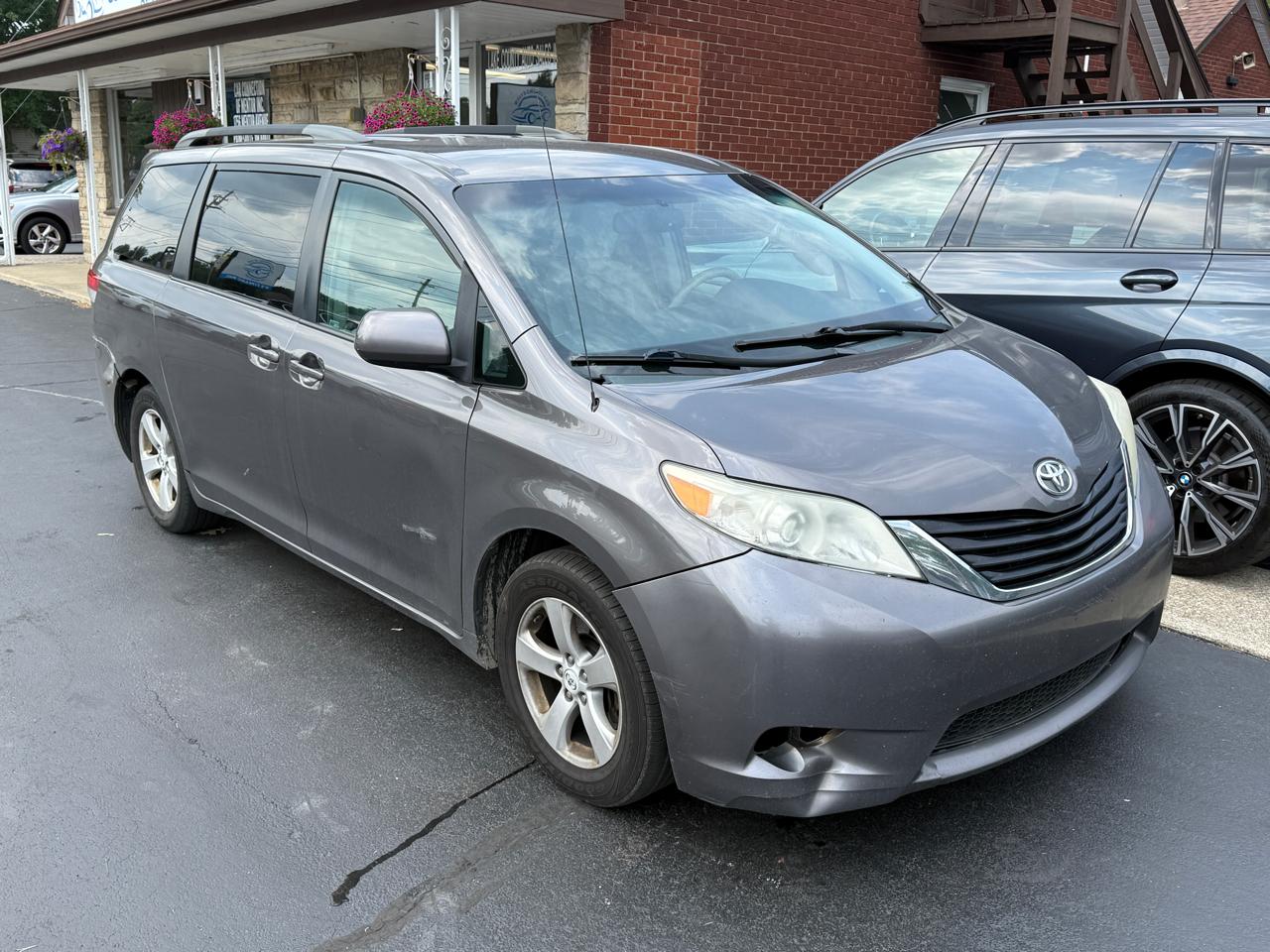 Photo 2 of 2012 Toyota Sienna 5dr 7-Pass Van V6 LE AAS FWD (Natl)