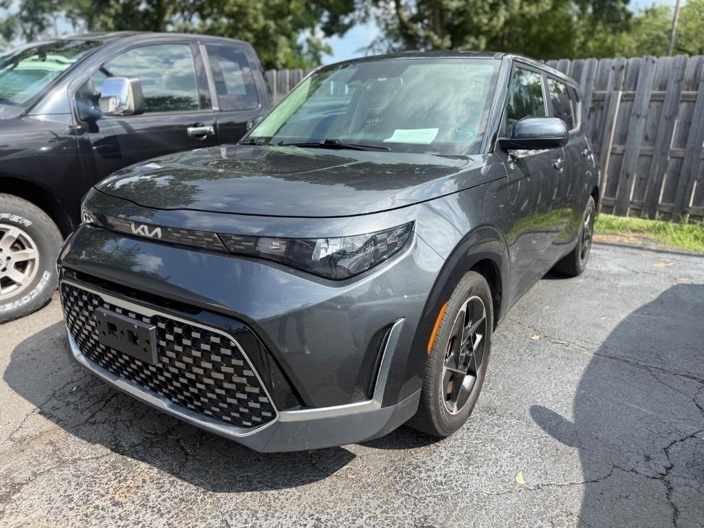 Gray 2024 Kia Soul SUV / Crossover Front-Wheel Drive Continuously Variable Transmission