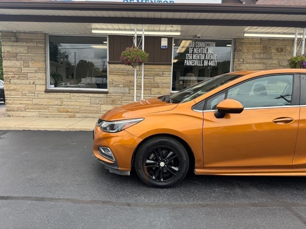 Photo 4 of 2017 Chevrolet Cruze LT Auto