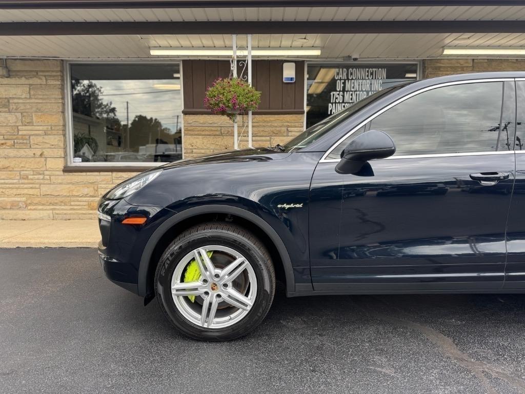 2018 Porsche Cayenne S E-Hybrid Platinum Edition - Image 4