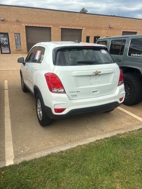 Photo 2 of 2017 Chevrolet Trax LS